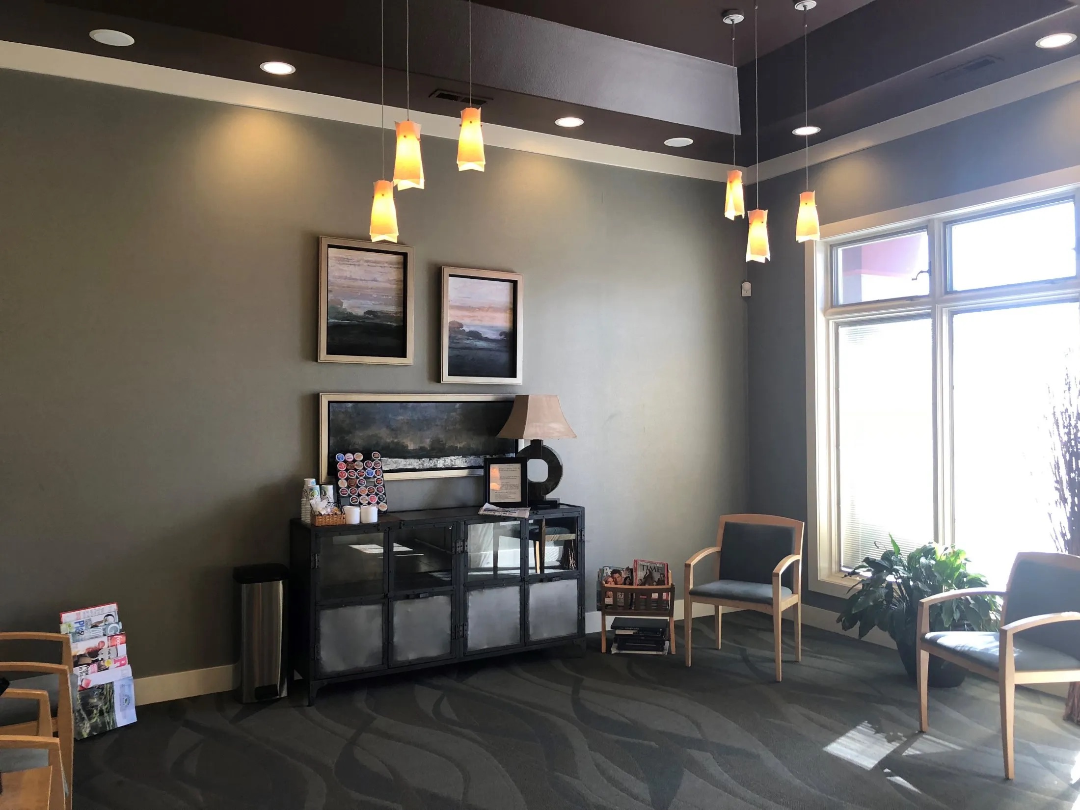 An image of the Endodontic Specialists - Jeffrey T. Beacham, DMD, MSD's waiting area