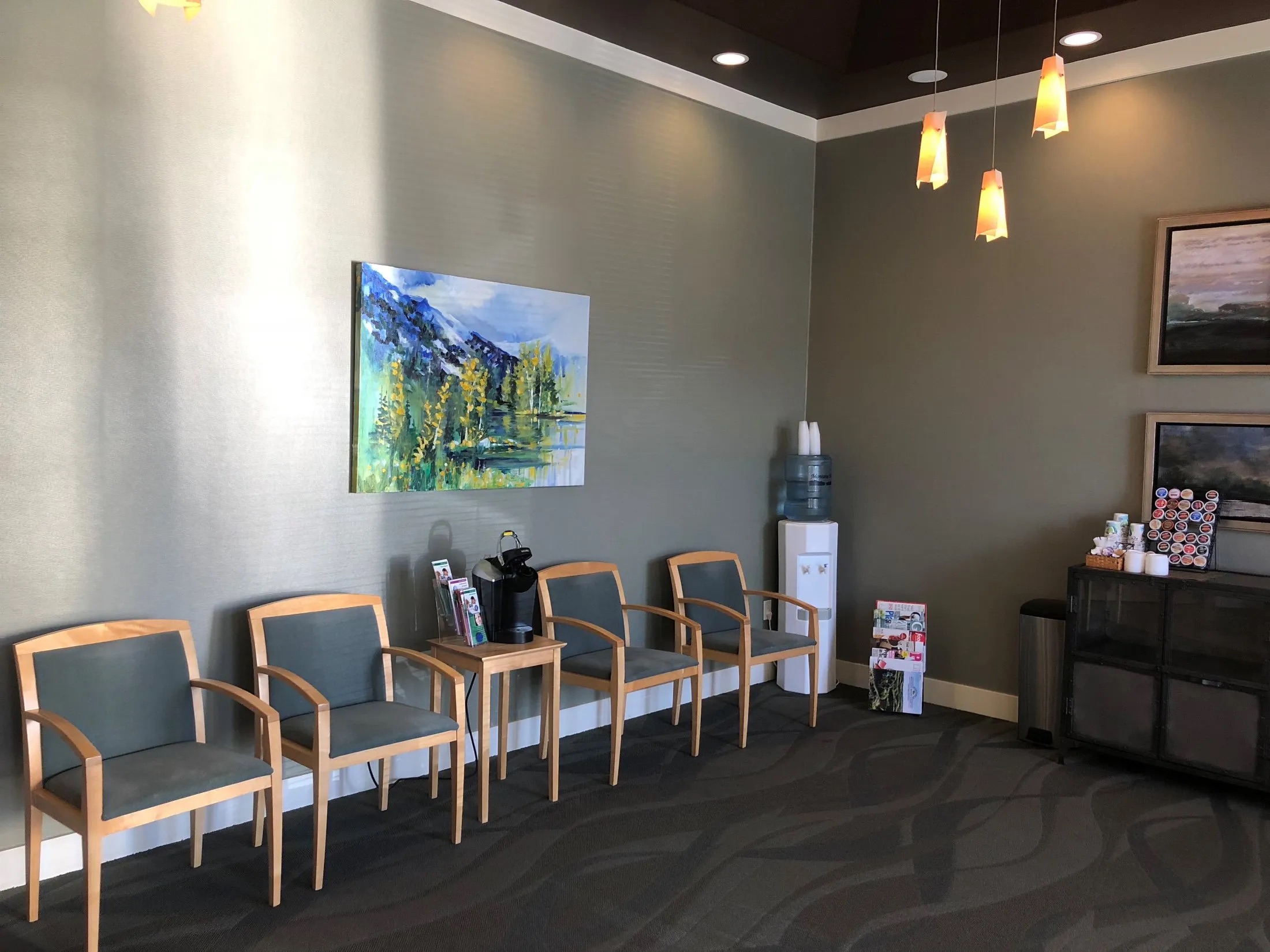 An image of the Endodontic Specialists - Jeffrey T. Beacham, DMD, MSD's waiting area